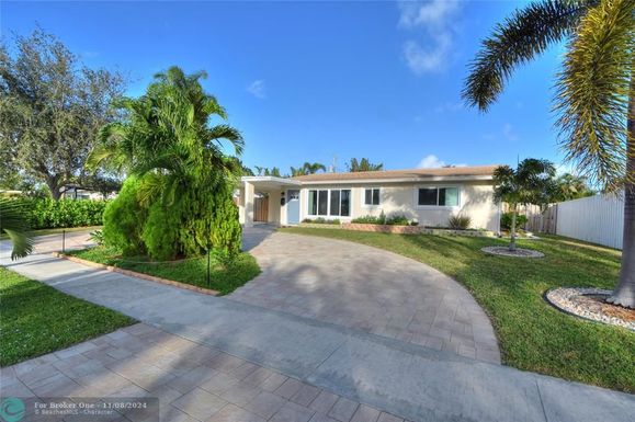 1658 10th Ave, Deerfield Beach, FL 33441