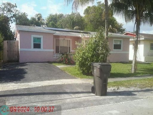 3290 39th St, Lauderdale Lakes, FL 33309