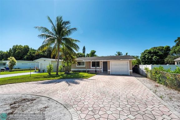 2726 Adams St, Hollywood, FL 33020