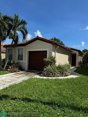 90 42nd Way, Deerfield Beach, FL 33442