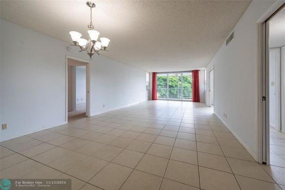 806 Cypress Grove Ln, Pompano Beach, FL 33069