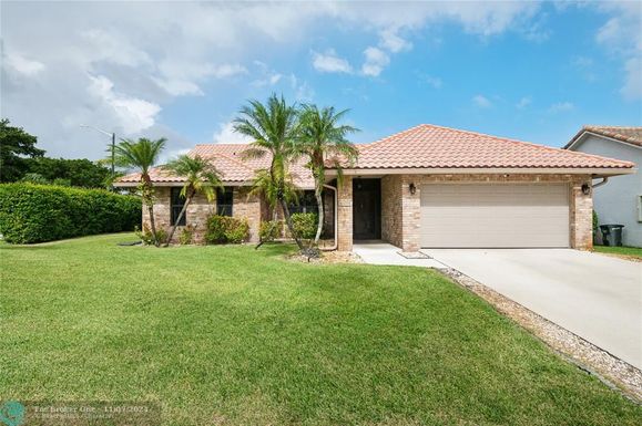 10081 Canoe Brook Cir, Boca Raton, FL 33498