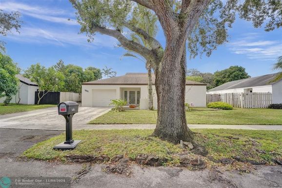 4941 94th Way, Cooper City, FL 33328