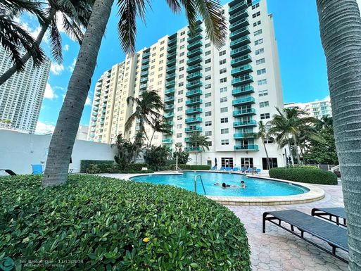 4001 Ocean Dr, Hollywood, FL 33019