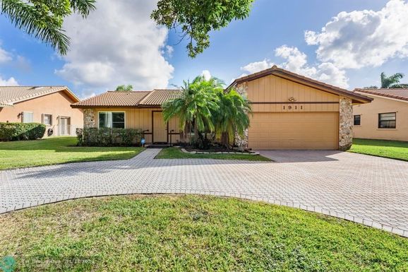 1911 107th Dr, Coral Springs, FL 33071