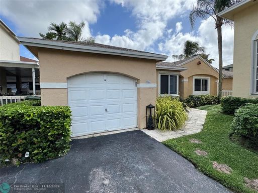 11860 13th St, Pembroke Pines, FL 33026