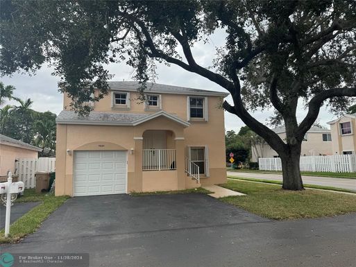 7031 41st Pl, Davie, FL 33314