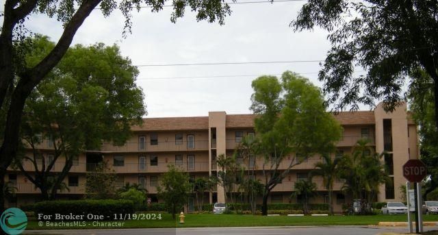 10101 Sunrise Lakes Blvd, Sunrise, FL 33322