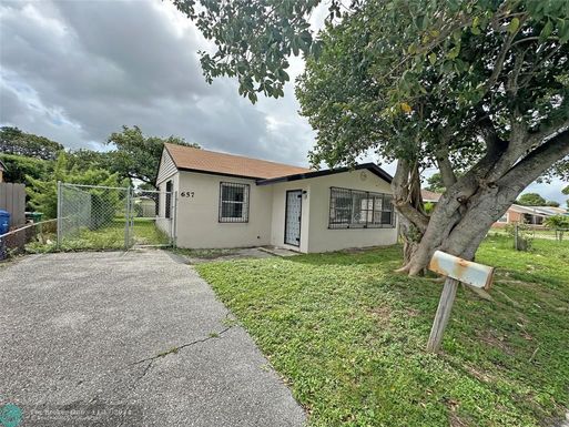 657 4th St, Riviera Beach, FL 33404