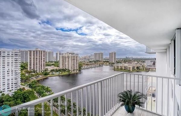 2801 183rd St, Aventura, FL 33160