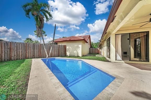 11250 2nd Pl, Pembroke Pines, FL 33025