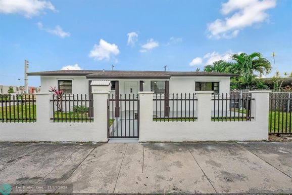 10700 216th St, Miami, FL 33170