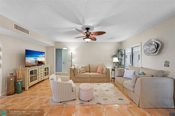 5100 Las Verdes Cir, Delray Beach, FL 33484