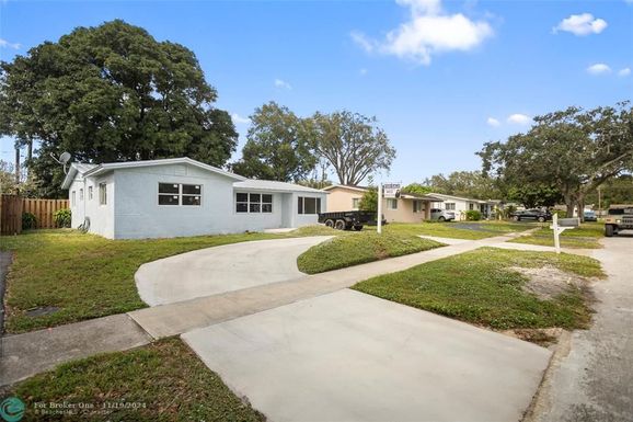 5041 94th Way, Cooper City, FL 33328