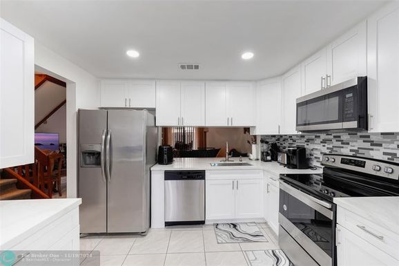 141 97th Ter, Pembroke Pines, FL 33025