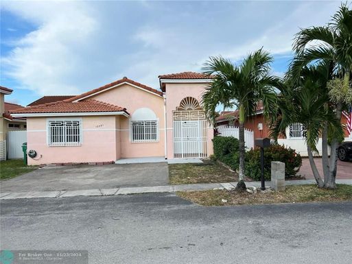 12381 97th Pl, Hialeah Gardens, FL 33018