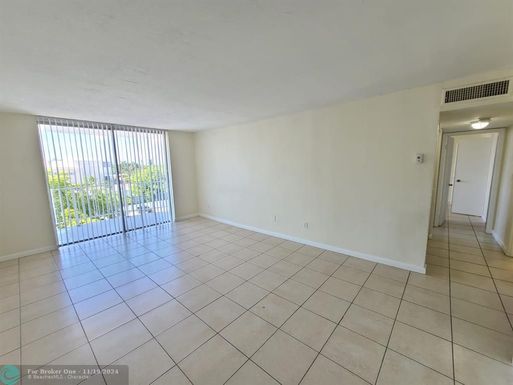 496 165th Street Rd, Miami, FL 33169