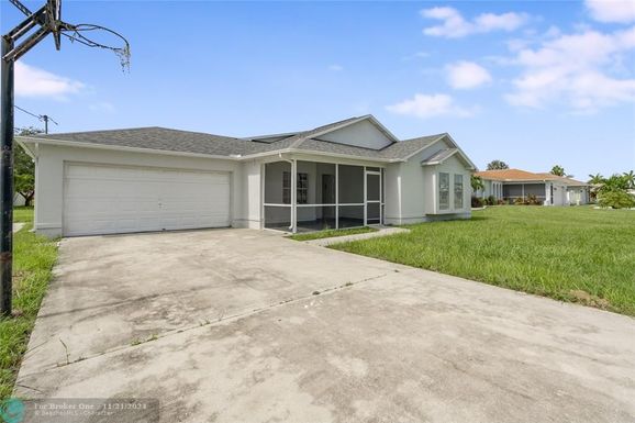 226 6th Ter, Cape Coral, FL 33990