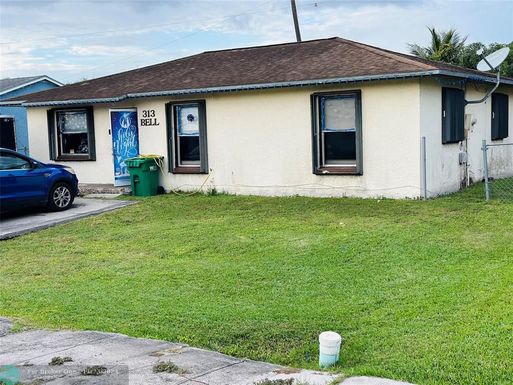 313 5th Ter, Pahokee, FL 33476