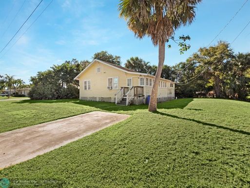 1566 9th Ave, Stuart, FL 34994