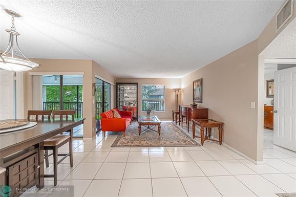 3119 Cocoplum Cir, Pompano Beach, FL 33063