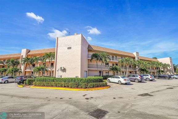 10402 Sunrise Lakes Blvd, Sunrise, FL 33322