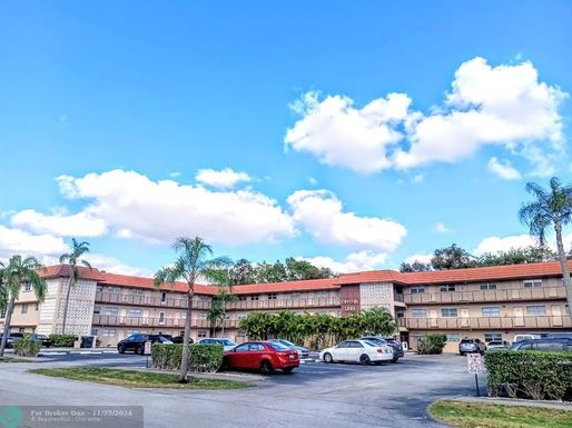 3930 Crystal Lake Dr, Pompano Beach, FL 33064