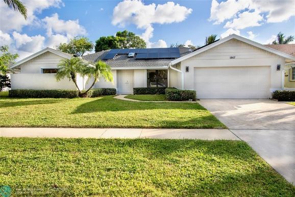 1867 Primrose Lane, Wellington, FL 33414