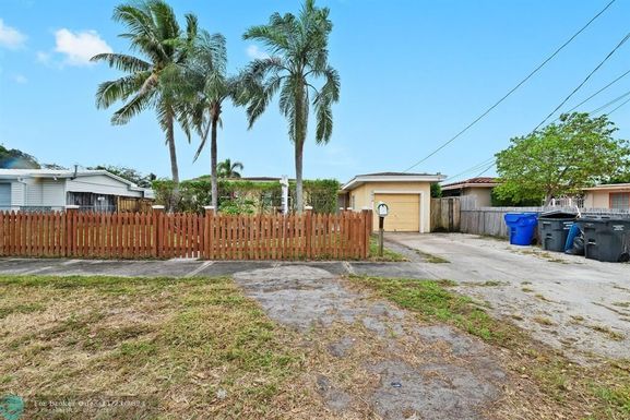 2614 Liberty St, Hollywood, FL 33020