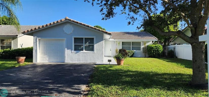 8911 25th Ct, Coral Springs, FL 33065