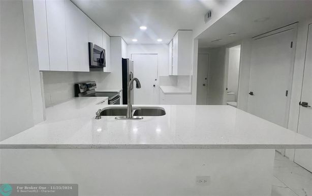 5555 Collins Ave, Miami Beach, FL 33140