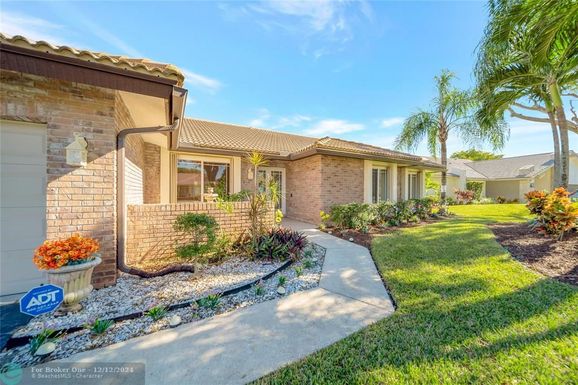 1550 100th Way, Plantation, FL 33322