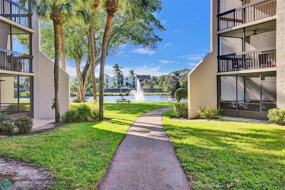 820 Lavers Cir, Delray Beach, FL 33444