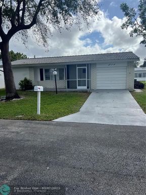 8950 13th St, Plantation, FL 33322