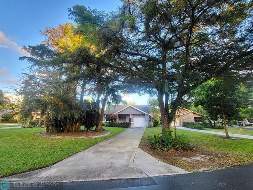 2566 Dahoon Ave, Coconut Creek, FL 33063