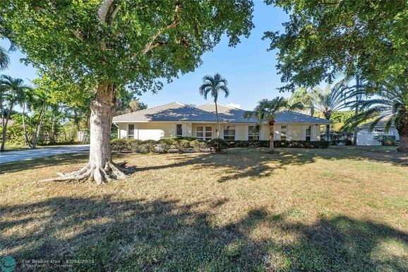 2730 105th Ter, Coral Springs, FL 33065