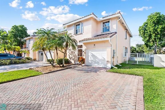 3951 90th Way, Sunrise, FL 33351