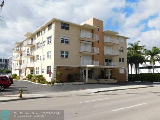 2710 Ocean Dr, Hollywood, FL 33019