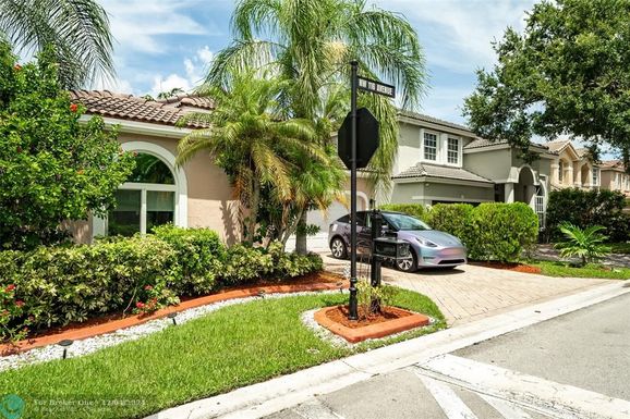 1104 116th Ave, Coral Springs, FL 33071