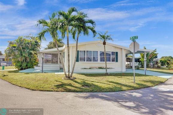 2251 86th Ave, Davie, FL 33324