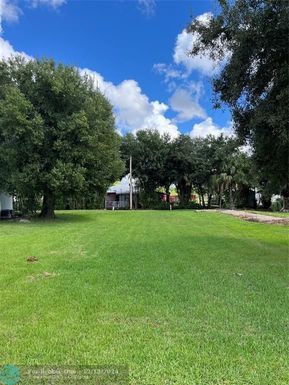 571 AVENUE D, Moore Haven, FL 33471