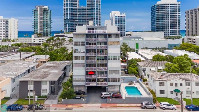 6855 Abbott Ave, Miami Beach, FL 33141