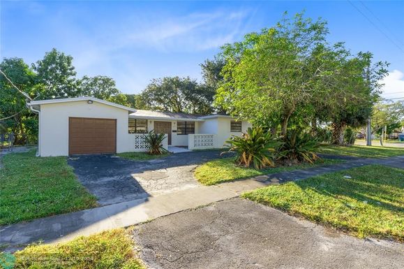 2208 63rd Ave, Sunrise, FL 33313