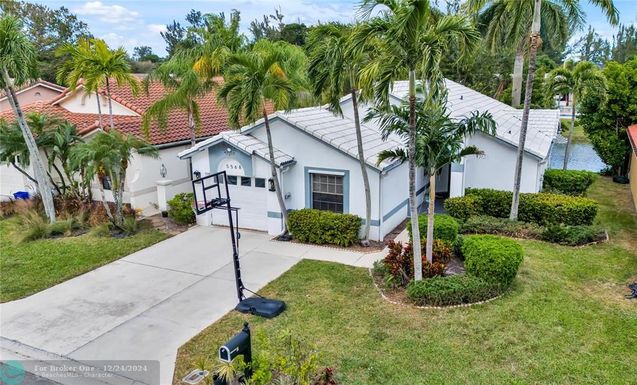 5568 American Cir, Delray Beach, FL 33484