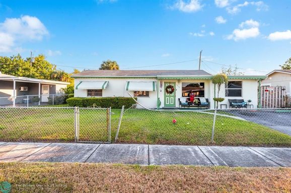 3278 13th St, Lauderhill, FL 33311