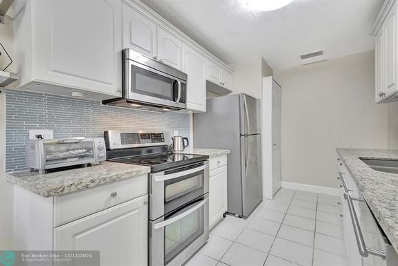 21810 Cypress Cir, Boca Raton, FL 33433