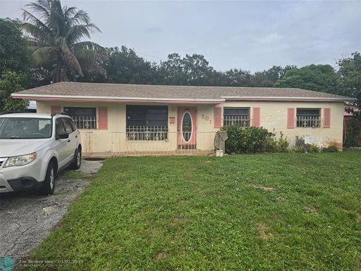 701 51st Ct, Deerfield Beach, FL 33064