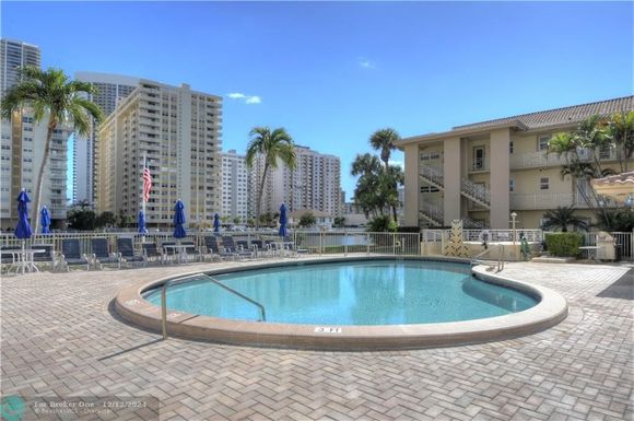 2600 DIANA, Hallandale Beach, FL 33009