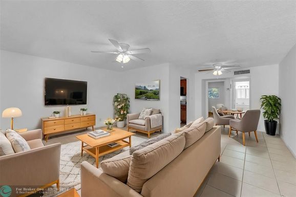 2201 36th St, Lighthouse Point, FL 33064