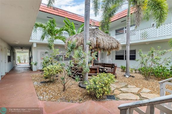 2201 36th St, Lighthouse Point, FL 33064